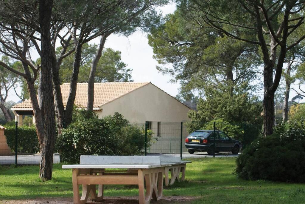 Appartement T2 Dans Residence Avec Piscine Et Tennis Saint-Raphaël Buitenkant foto